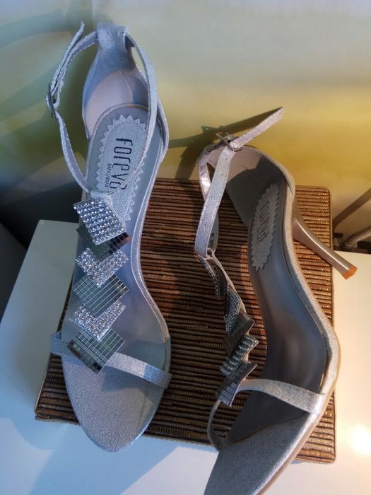 Sandálias novas prateadas FOREVA T. 38