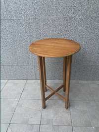 Mesa de madeira pequena