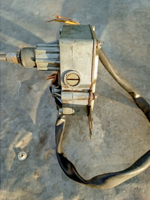 Привід склоочисників.