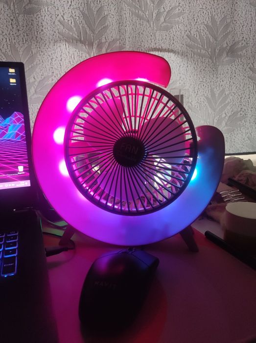 Настольный RGB вентилятор