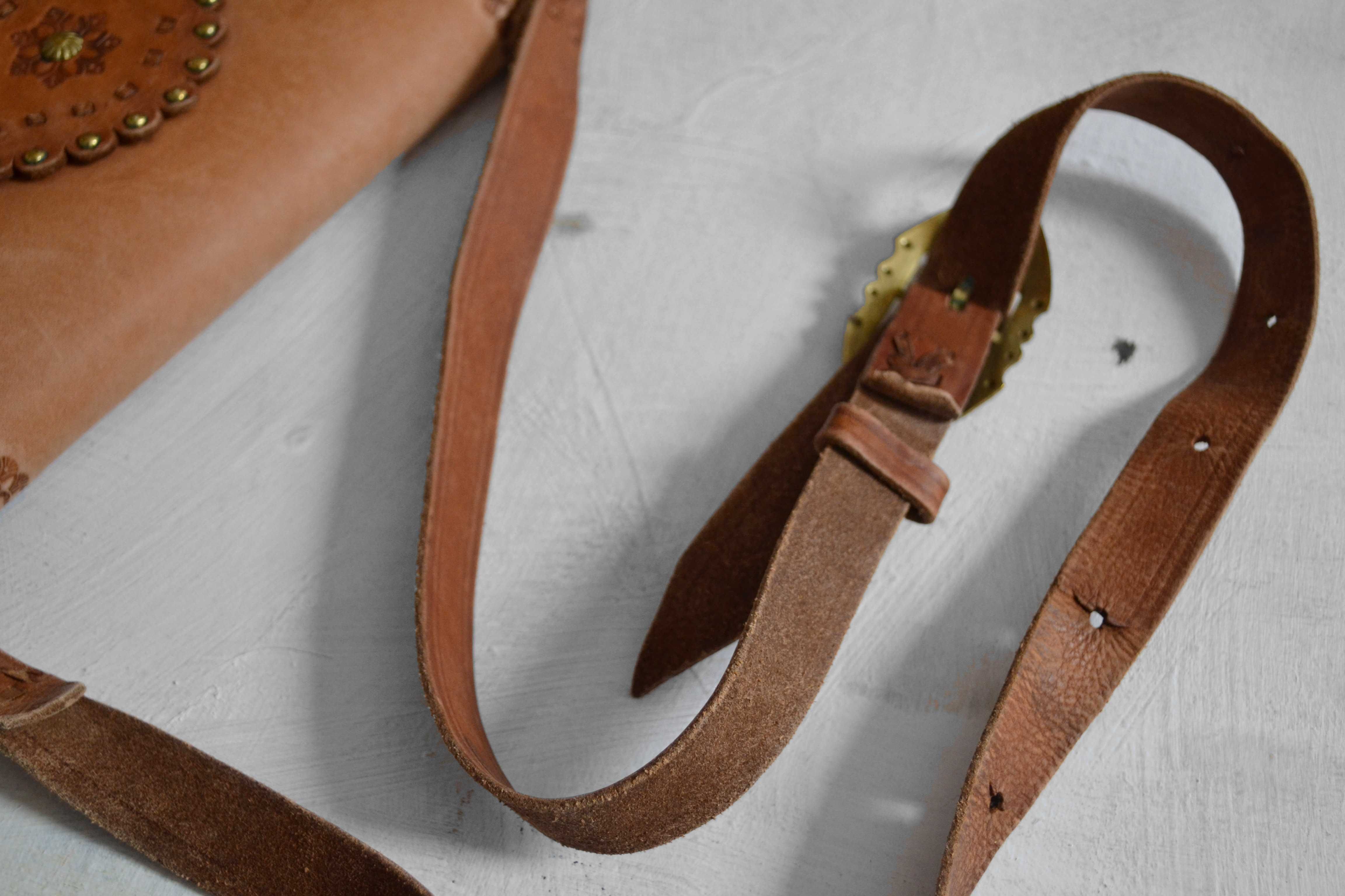 camelowa skórzana torebka na pasku boho vintage hippie