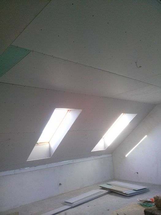 Malowanie pomieszczeń agregatem i ręcznie