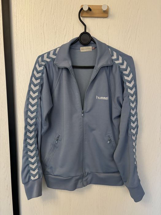 Niebieska bluza sportowa hummel uniwersalna