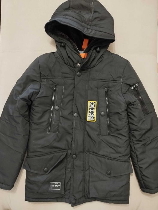 Зимова куртка в гарному стані