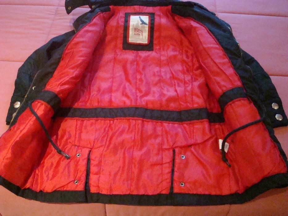 Casaco / kispo impermeável menino BTS 6-8 anos