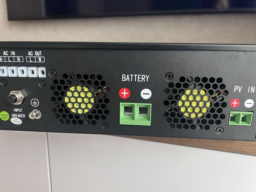 Інвентор гібридний EАsun power 3000VA/2400W