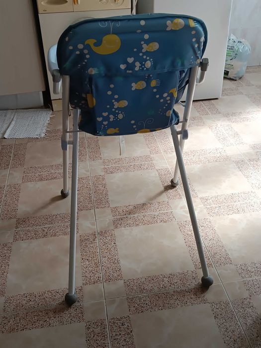 Cadeira de refeição de bebé