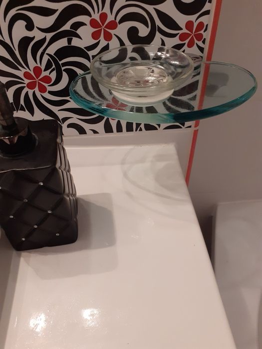 Komplet szklanych wieszakoów, półek do łazienki.