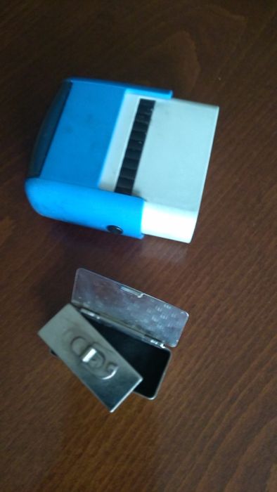 pieczątka w pudelku   metalowym