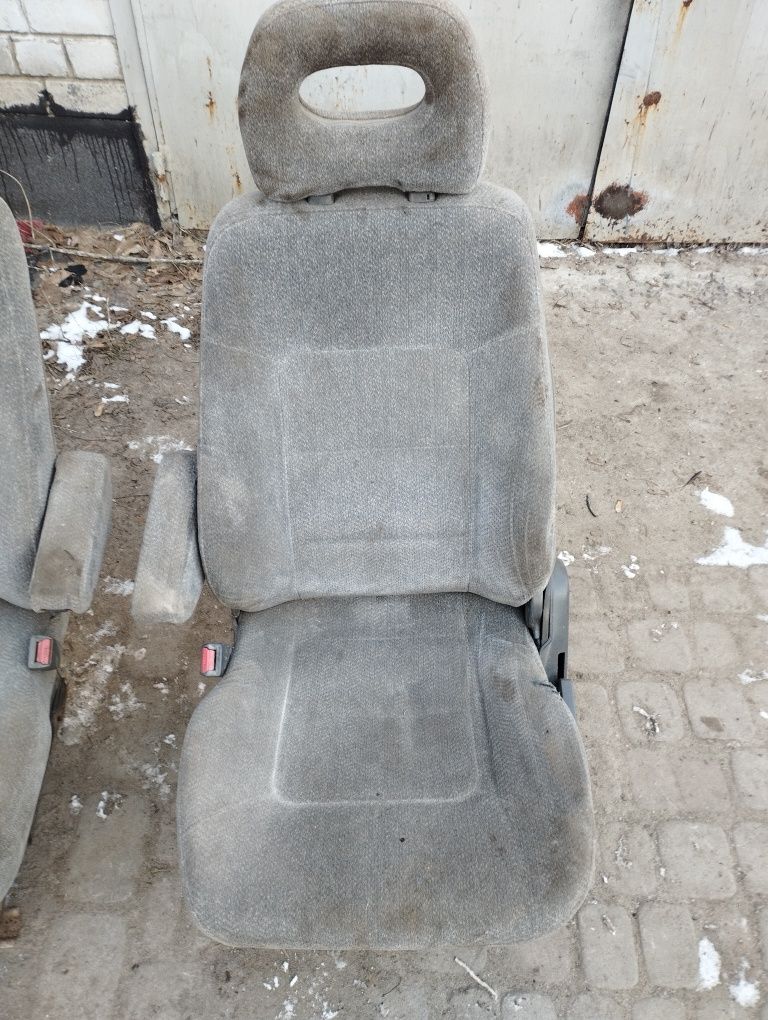Передние сиденья Mitsubishi Pajero 2