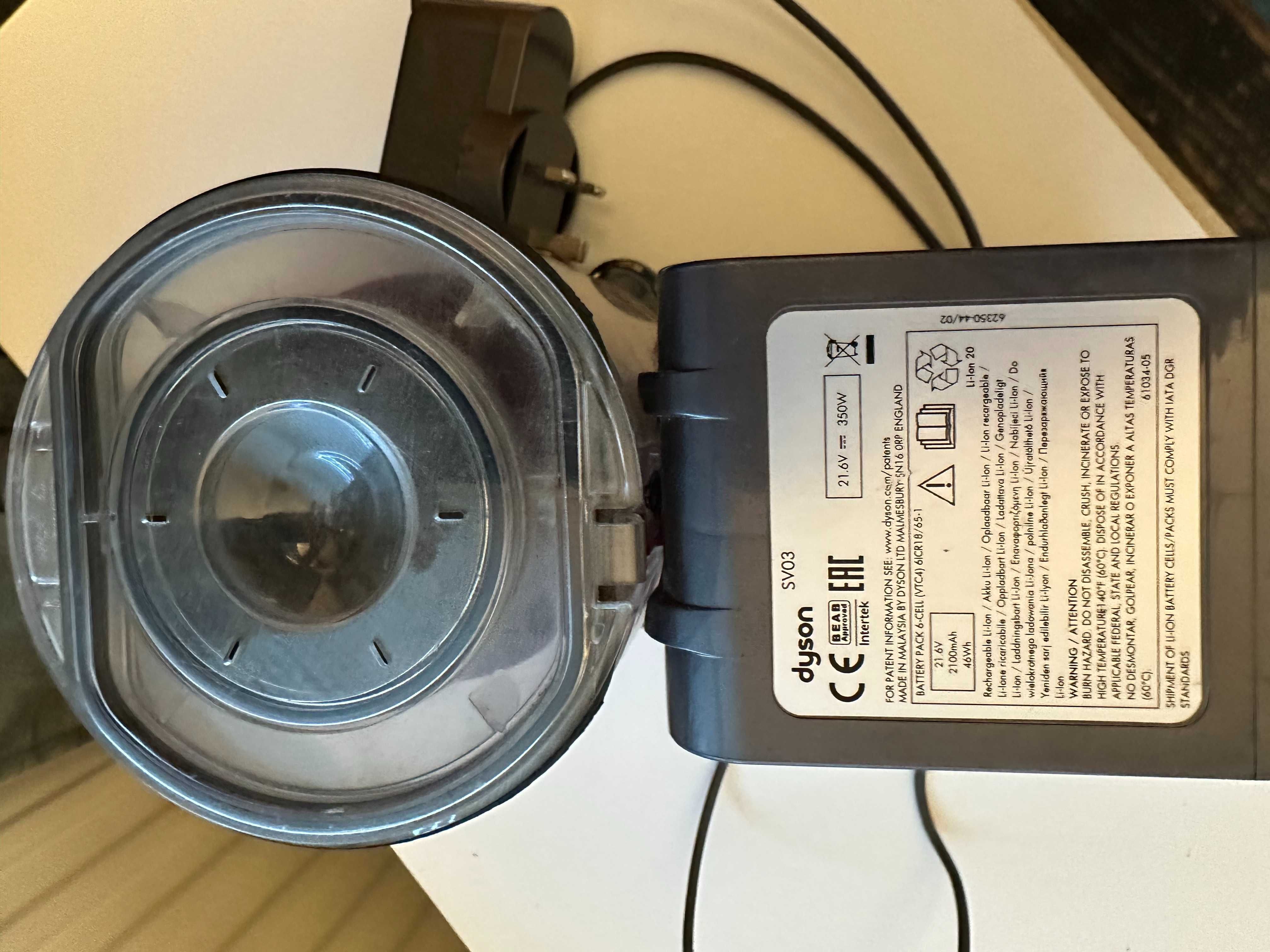 uszkodzony Odkurzacz ręczny Dyson V6 Absolute ładowarka wer. angielska