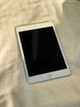 iPad mini 5 z akcesoriami