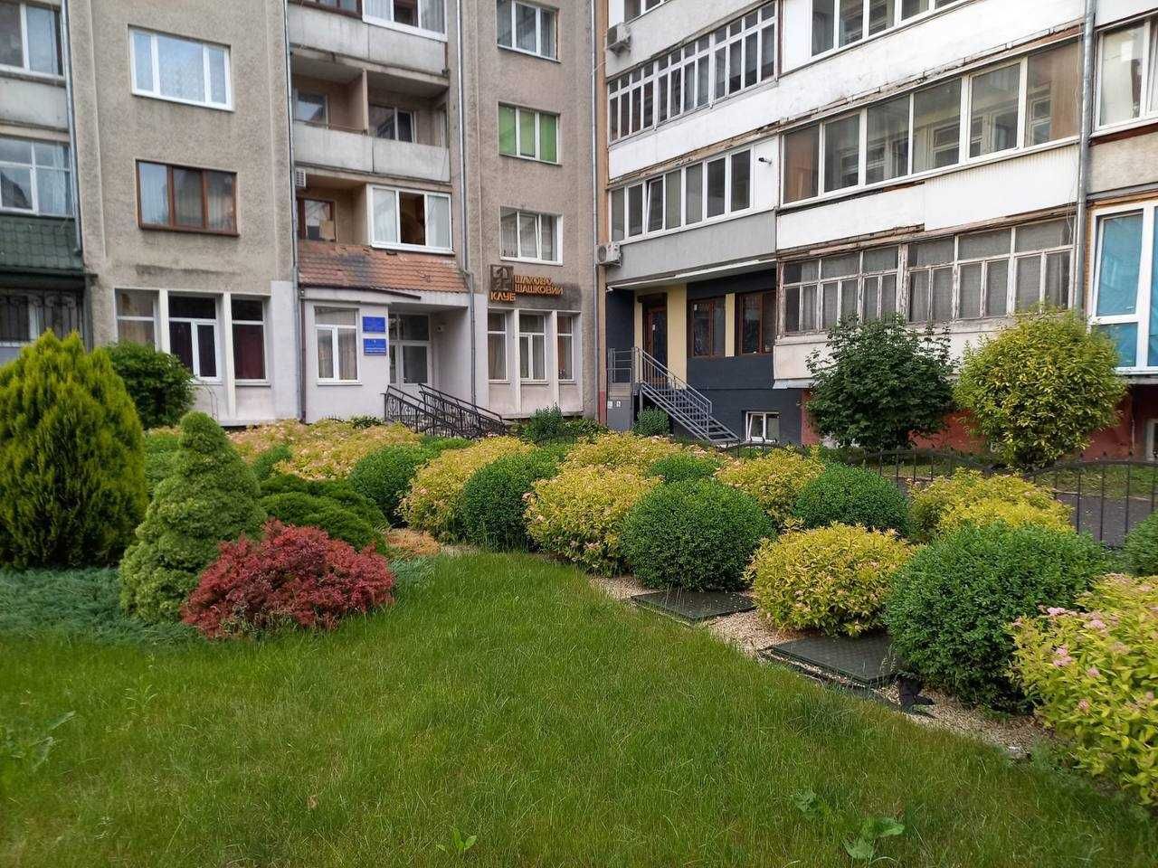 комерційне приміщення з фасадним входом біля Стометрівки