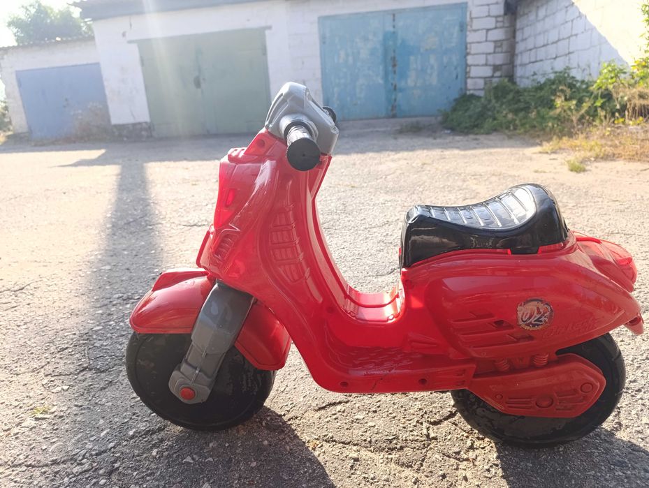 Продам  дитячий  толокар мопед