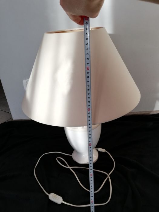 Lampa z kloszem białym