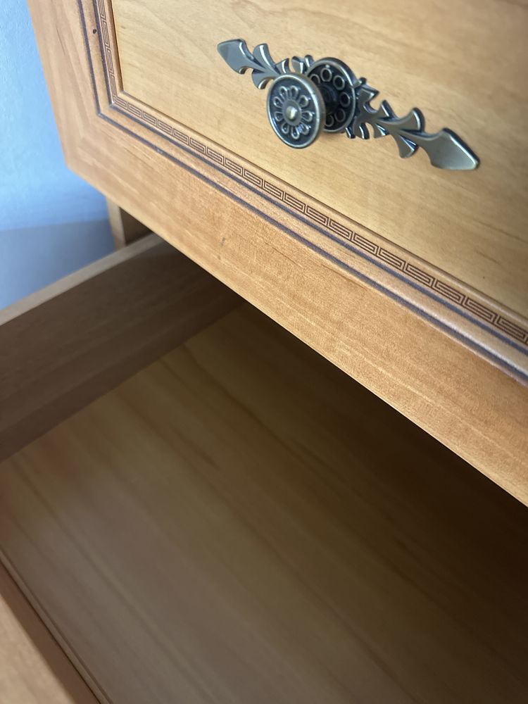 Komoda i dwa stoliki nocne