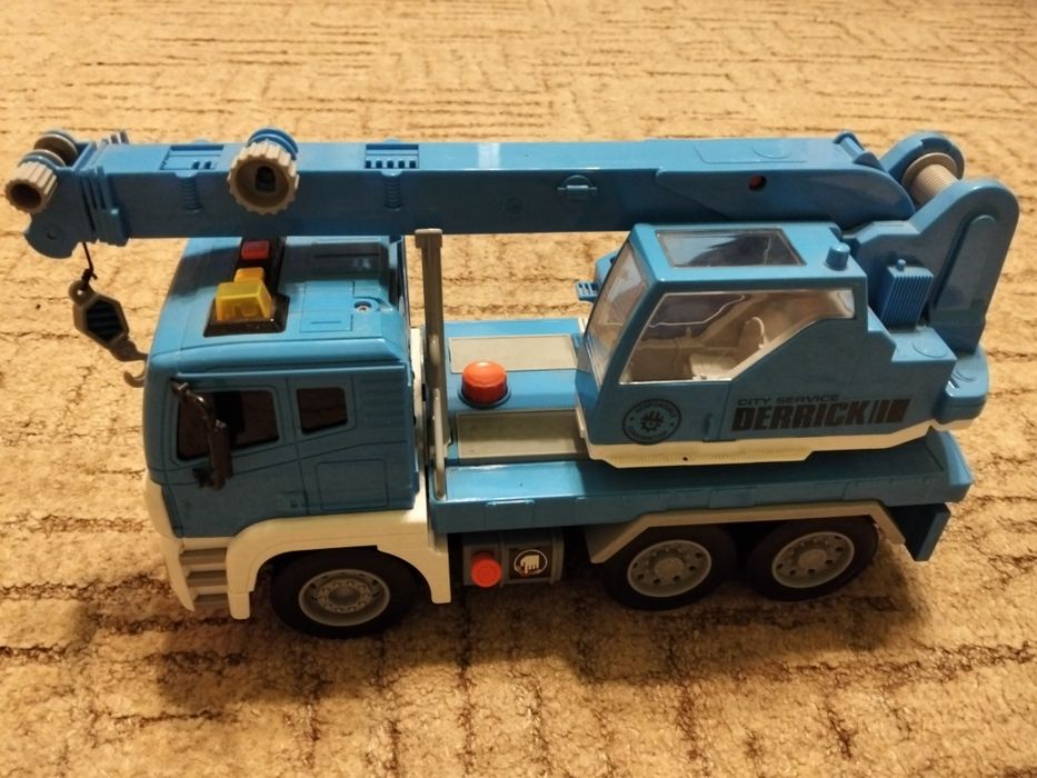 Дитяча вантажівка-кран