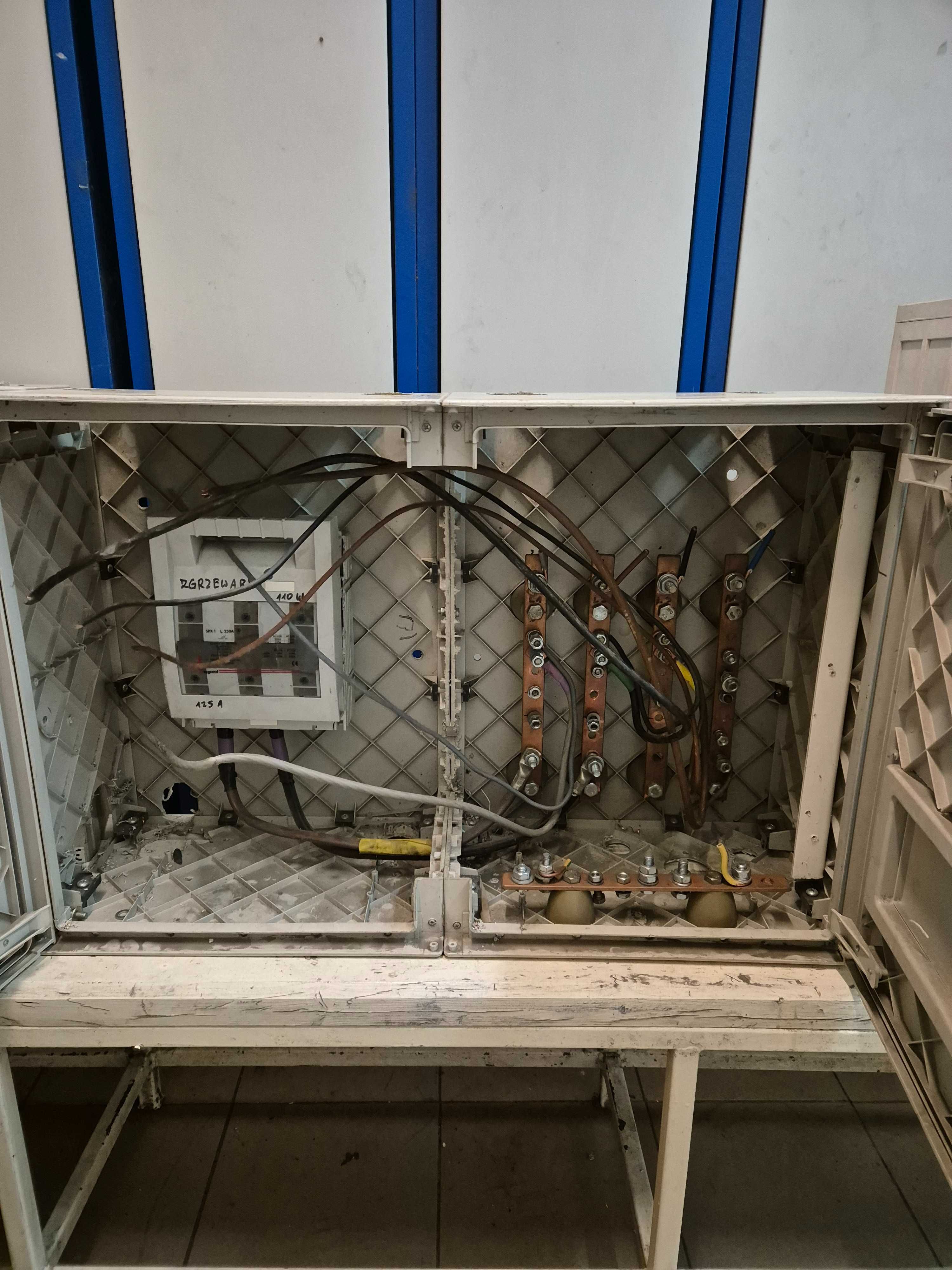 Skrzynki elektryczne rozdzielcze z bezpiecznikami