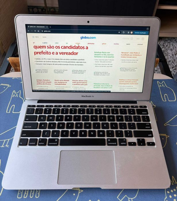 Macbook Air Retina 11" | 4gb ram | 128 ssd | Early 2015