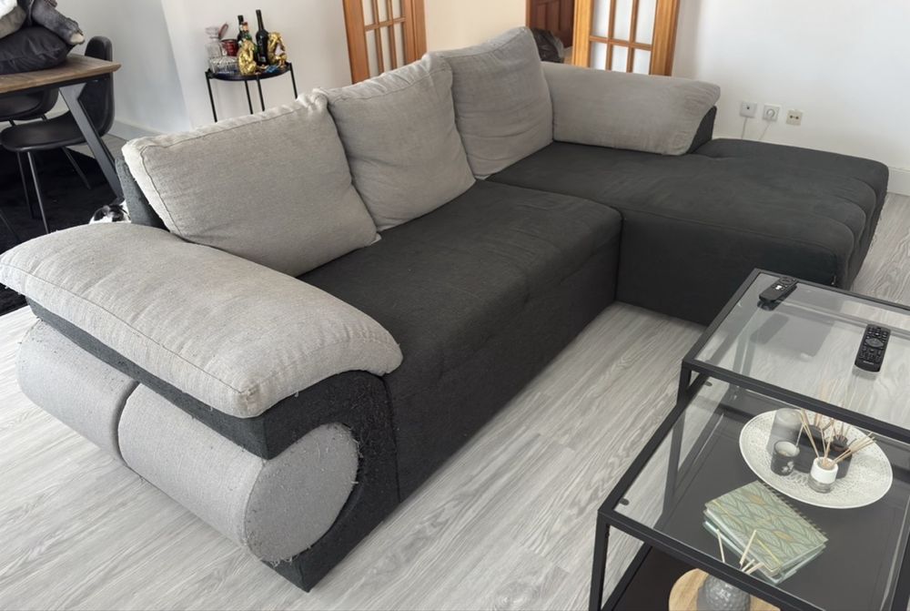 Vendo sofá chaise longue com 2 puffs