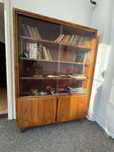 Biblioteczka z szybami