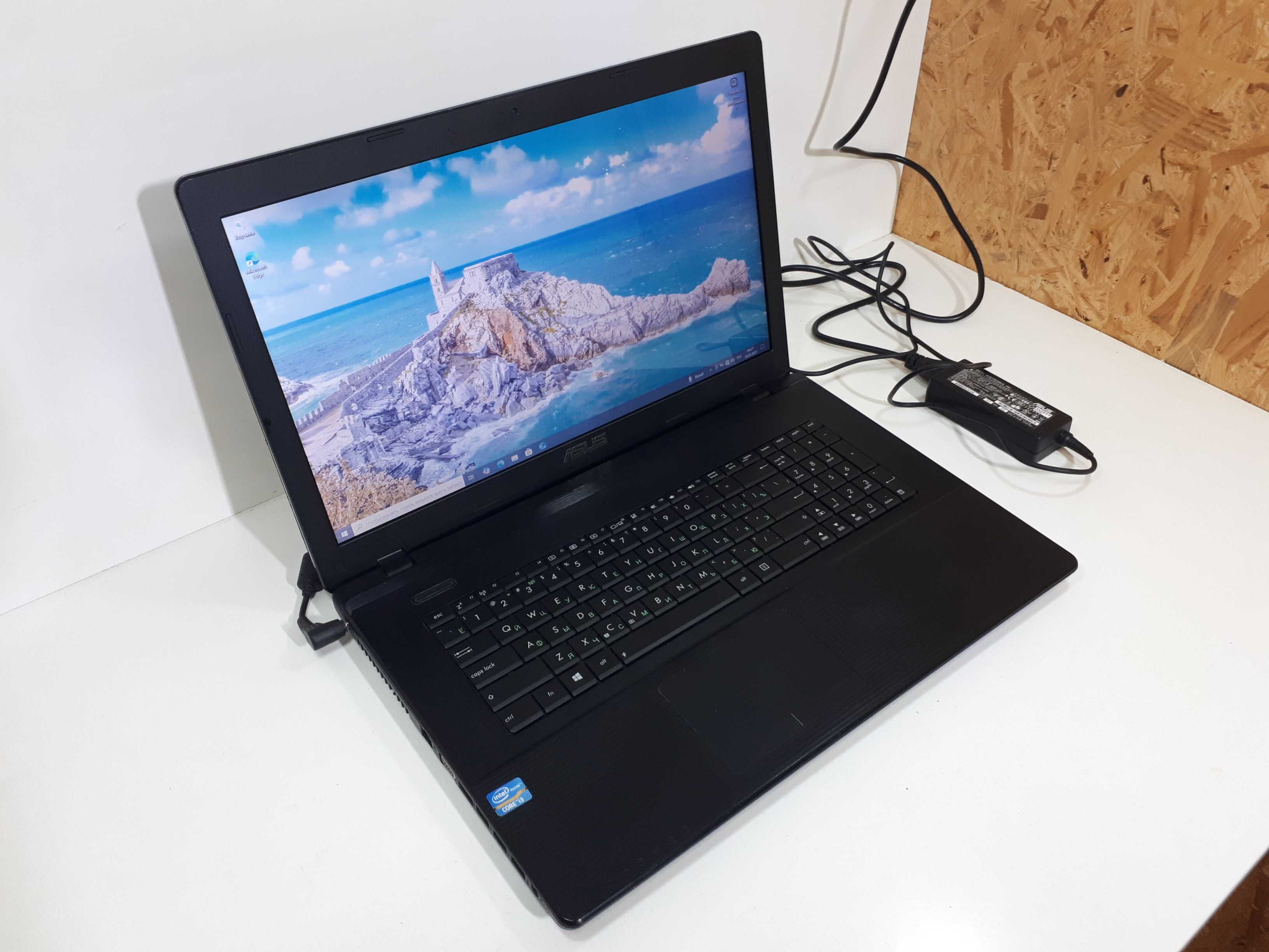 Ноутбук ASUS X75A, 17.3", в гарному станi.
