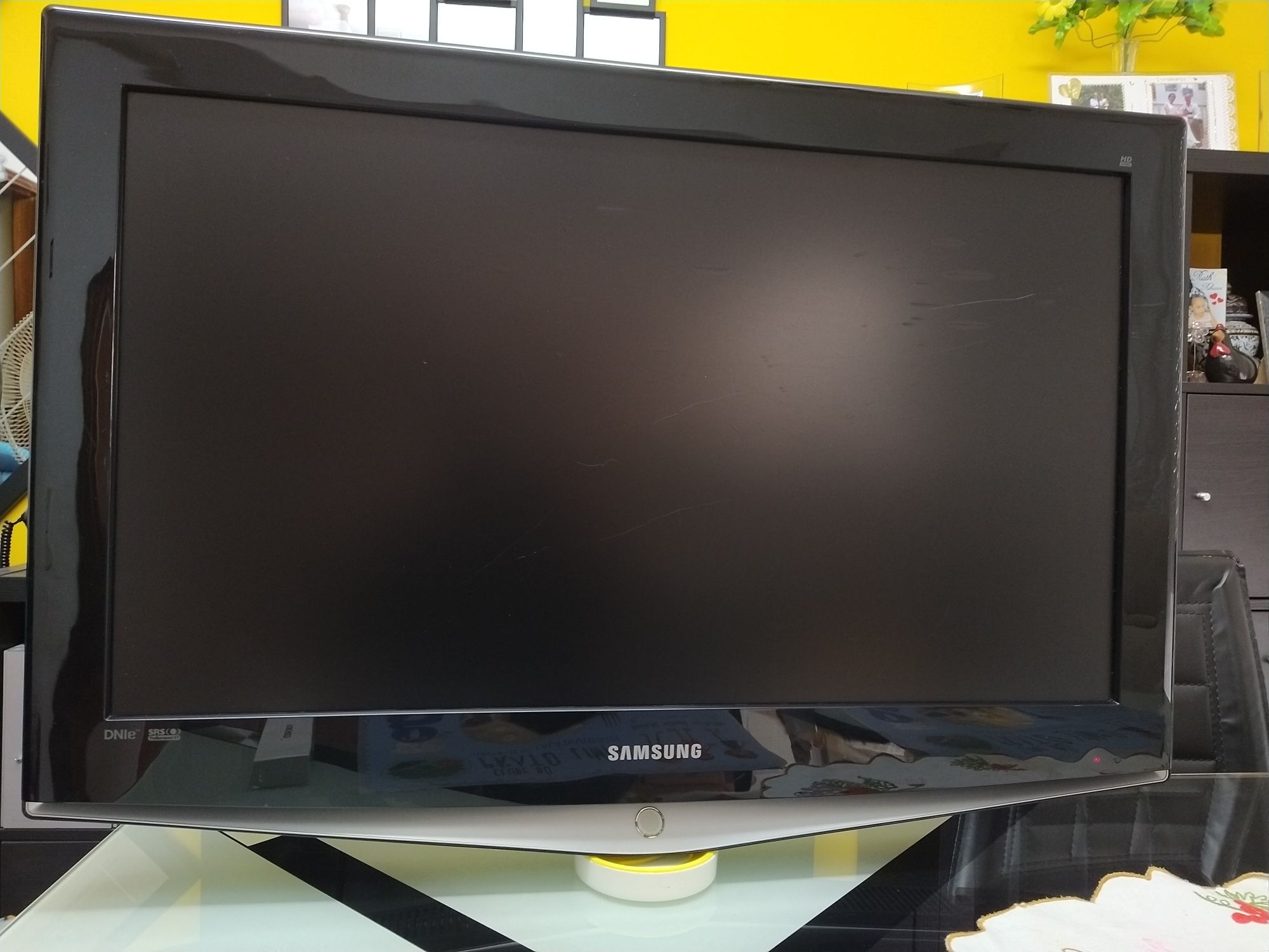 TV LE32R72B 32" para peças ou reparação monitor casa quarto sala.