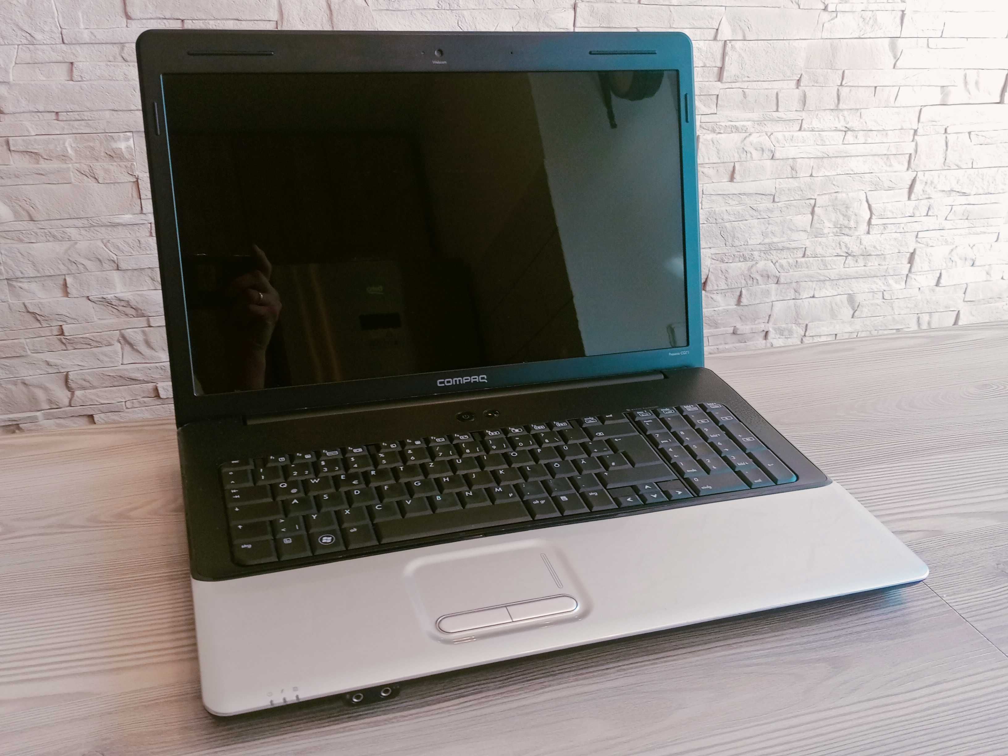 Laptop HP Presario CQ71 + oryginalny zasilacz