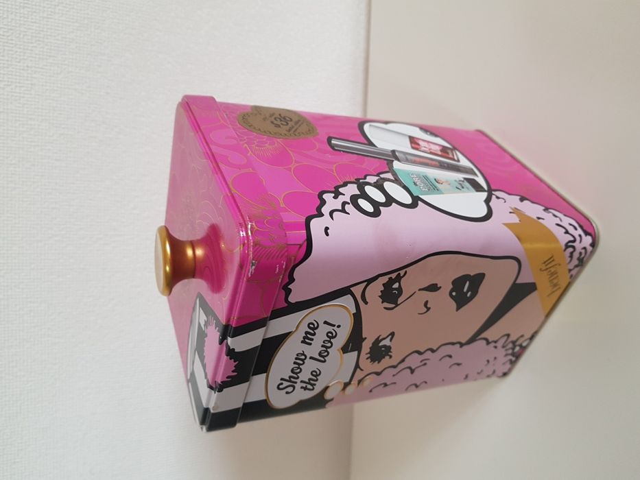 Металлическая коробка шкатулка benefit