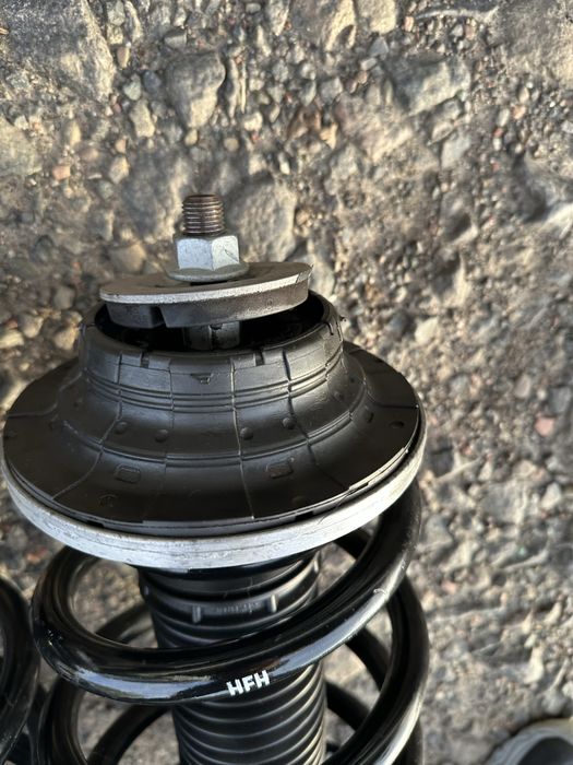 Амортизатори передні стойка т5 Т6 t5 vw