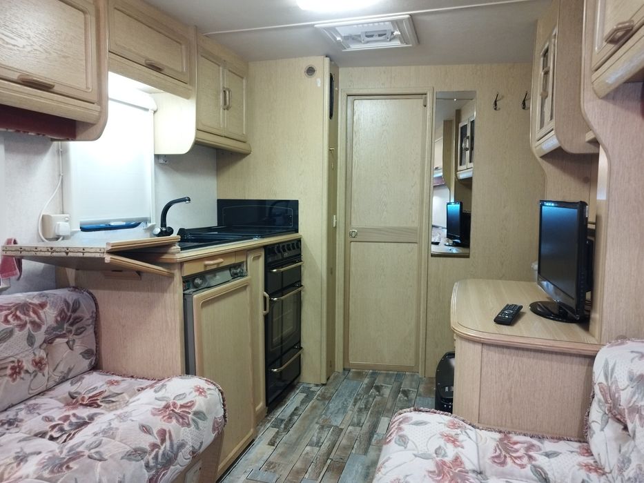 Zadbana,automatyczny mover,namiot