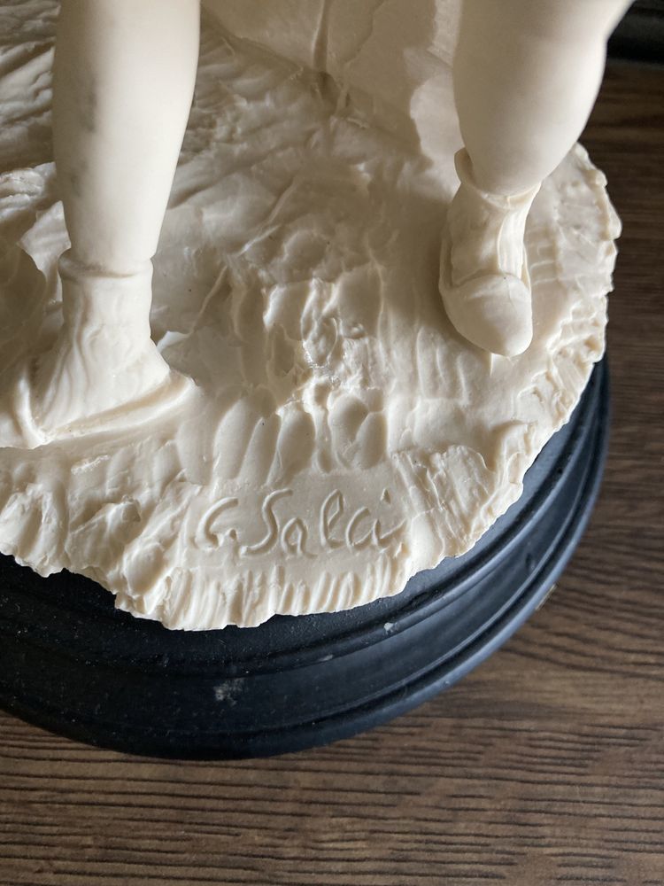 Duża figurka alabastrowa dziewczyna C. Salci Italy sygnowana