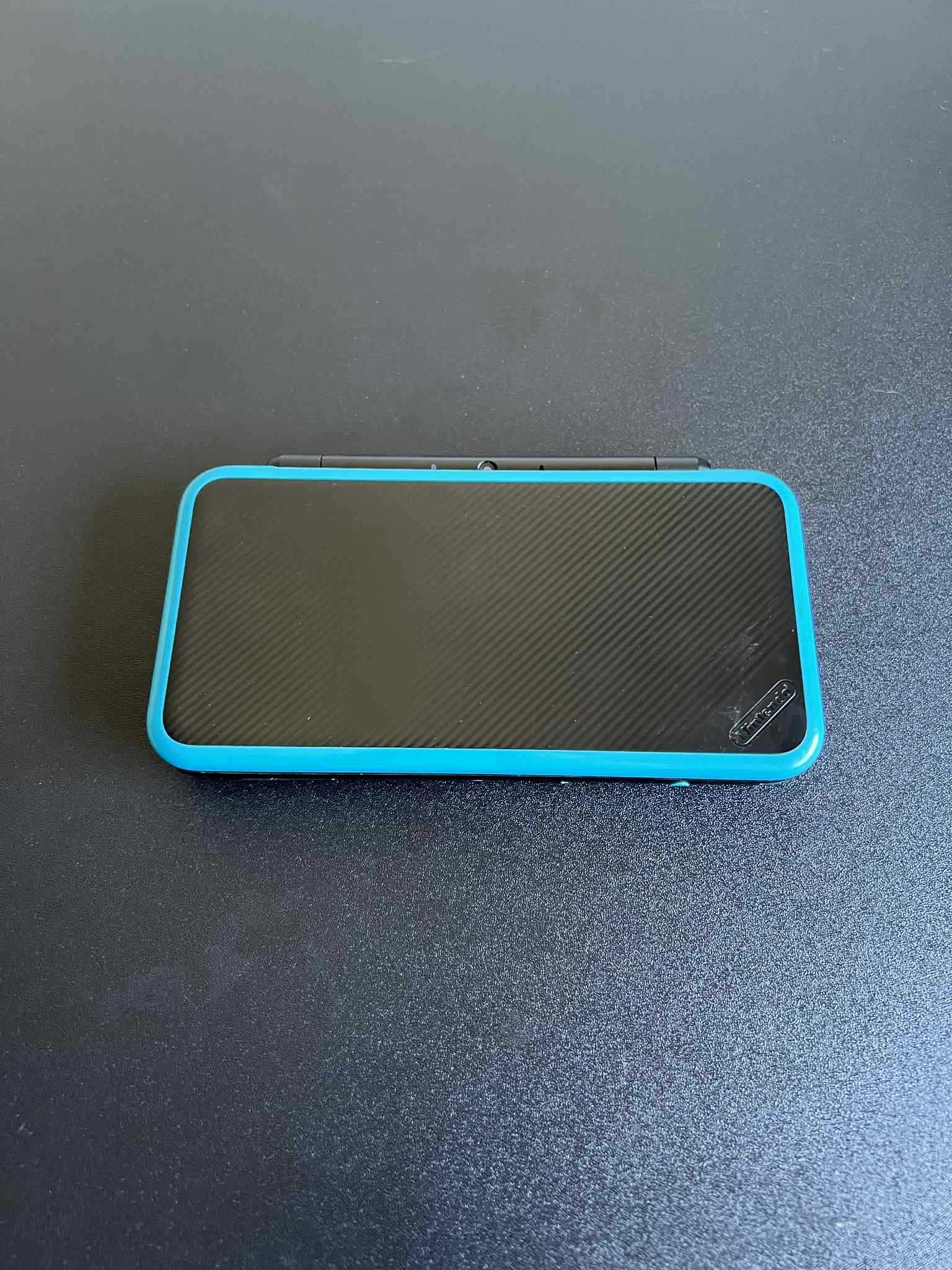New Nintendo 2DS XL Preta/Azul com 100+ Jogos