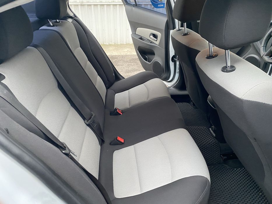 Chevrolet Cruze 2015 1.8 бензин автомат