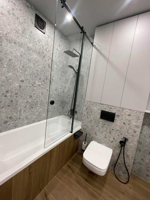 Немовірно світла та красива, двокімнатна квартира, вул. Молодіжна 5