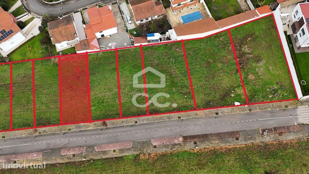 Lote de terreno destinado à construção de moradia, situado em uma loca