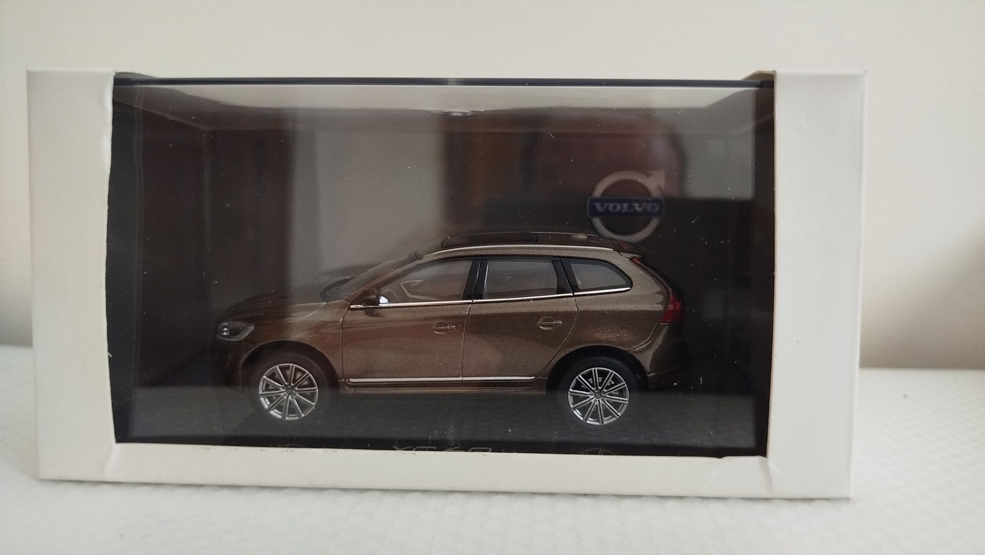 Miniatura Volvo XC60 Nova 1/43