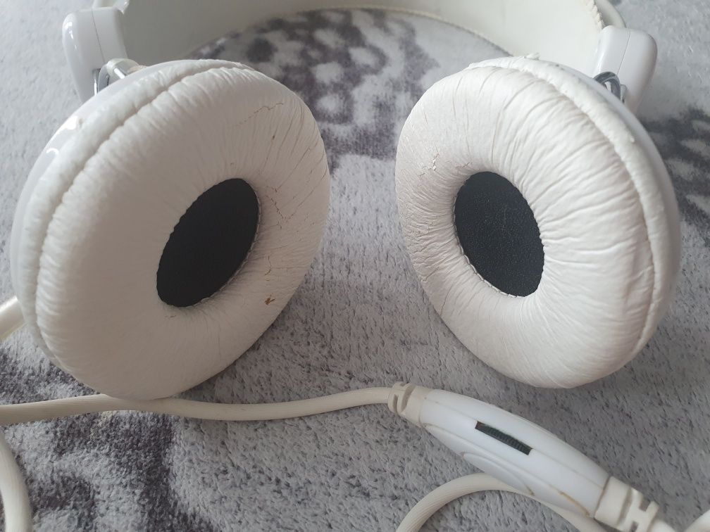 Słuchawki uzywane białe