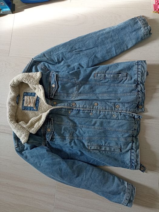 Віддам безкоштовно куртки жіночі дитяча і чоловіча