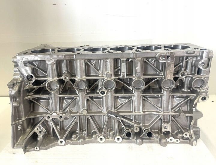 Шорт блок (пиньок, низ мотору) BMW N57B30A N57B30B