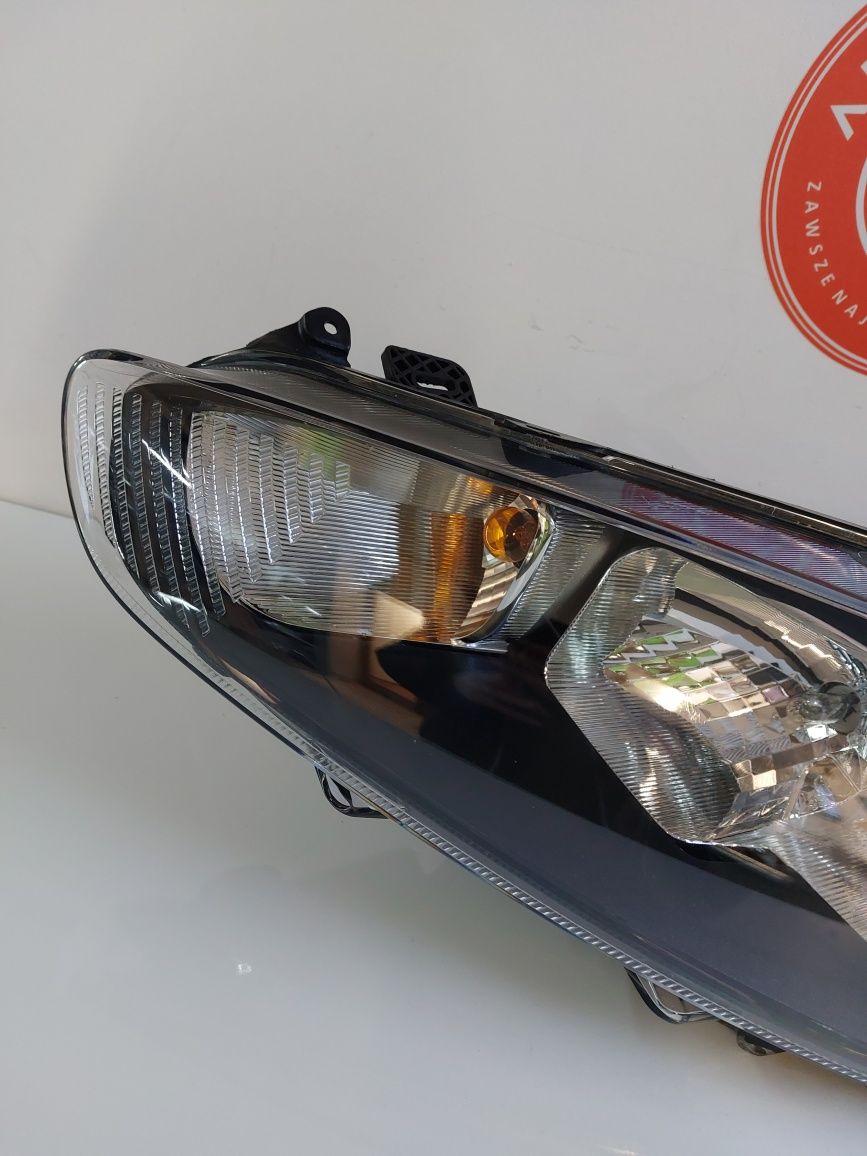 Lampa przednia lewa Ford Fiesta Mk7 lift czarna Europa