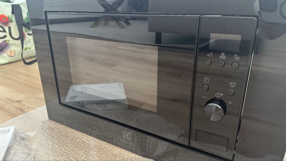 Micro-ondas Encastre ELECTROLUX 20L NOVO