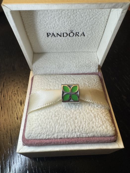 Peça trevo verde Pandora Moments