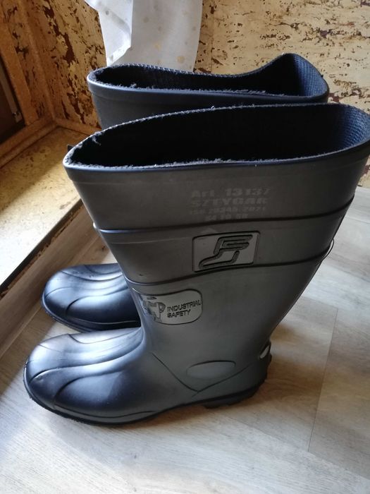 Sprzedam buty gumowe rozmiar 44