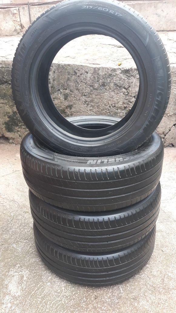 Продам резину Мишелин 215/60 R 17.