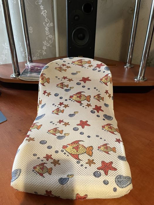 Дитячий шезлонг для купання немовлят