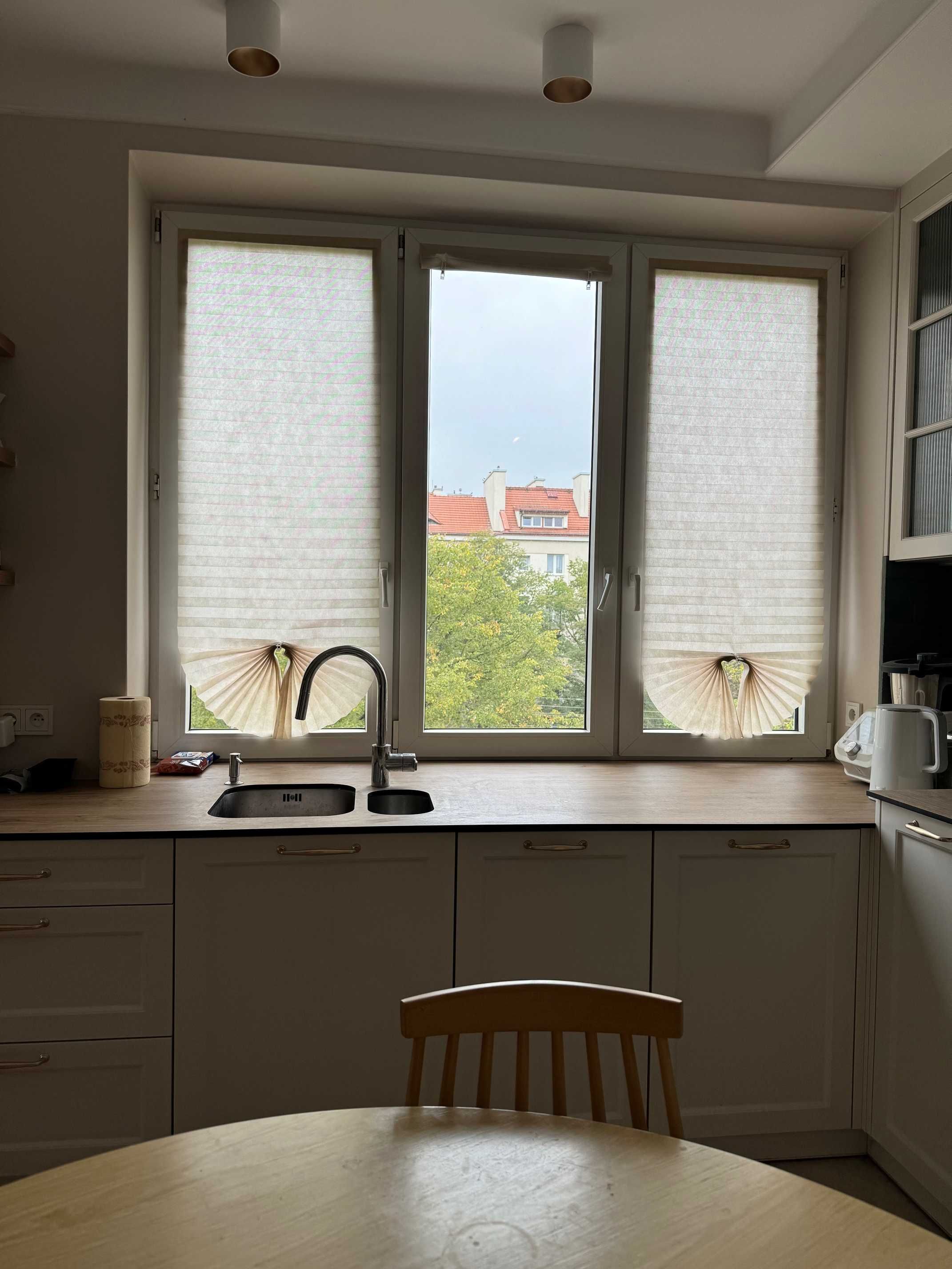 Komfortowe studio z balkonem przy Łazienkach Królewskich, umeblowane.