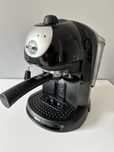 Ekspres kolbowy do kawy ze spieniaczem DeLonghi EC201CD.B