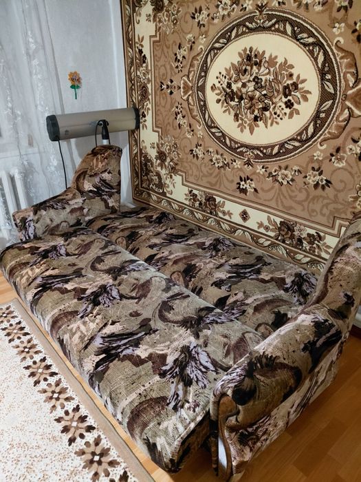 Продам диван в гарному стані