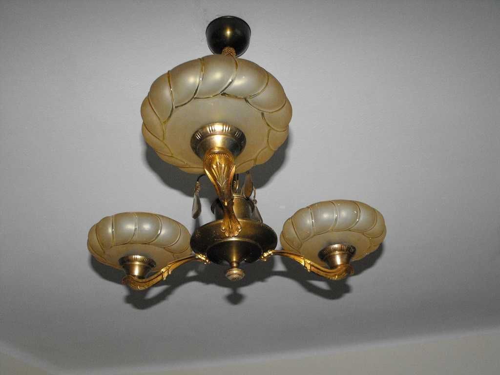 Trzyramienny, mosiężny żyrandol/lampa z kloszami